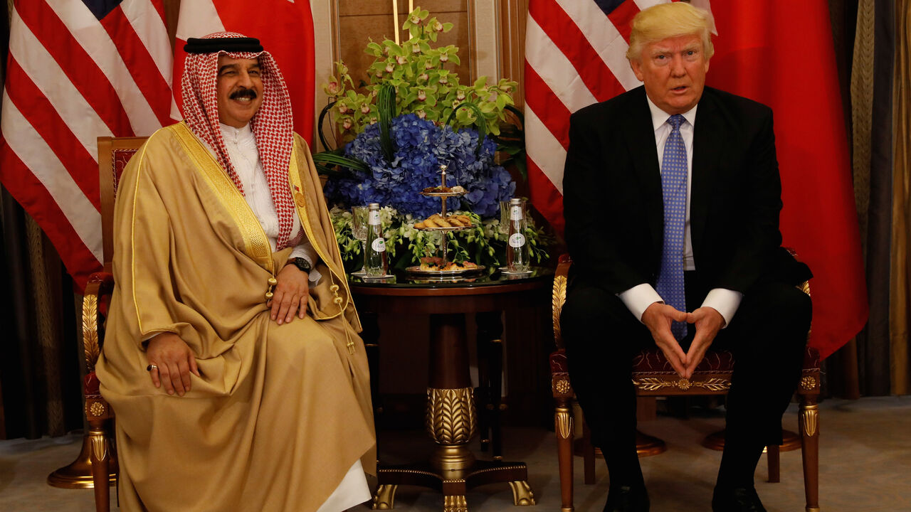 U.S. President Donald Trump meets with Bahrain's King Hamad bin Isa Al Khalifa in Riyadh, Saudi Arabia, May 21, 2017. REUTERS/Jonathan Ernst - RC13B91C4690