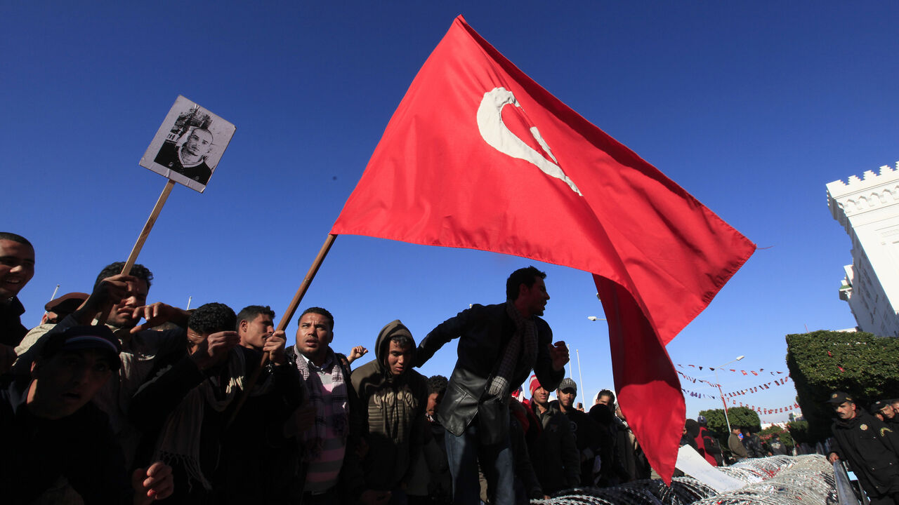 Protesters from Tunisia's poor rural heartlands chant slogans during a demonstration by the Prime Minister's office in Tunis January 23, 2011. Protesters from Tunisia's poor rural heartlands demonstrated in the capital on Sunday to demand that the revolution they started should now sweep the remnants of the fallen president's old guard from power. REUTERS/Zohra Bensemra (TUNISIA - Tags: POLITICS CIVIL UNREST) - GM1E71O00LX01