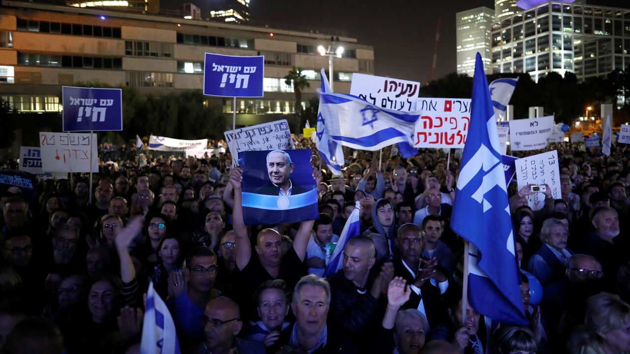 Supporters of Israeli Prime Minister Benjamin Netanyahu take part in a protest supporting Netanyahu after he was charged in corruption cases, in Tel Aviv, Israel November 26, 2019. REUTERS/Amir Cohen - RC28JD9T6J6B