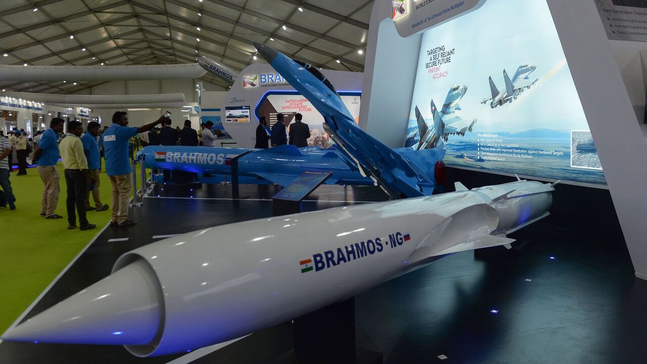 Visitors look at a display of India's Defence Research and Development Organization (DRDO) Brahmos missile at the DefExpo 2018, a large defence exhibition showcasing military equipment, on the outskirts of Chennai on April 11, 2018. / AFP PHOTO / ARUN SANKAR        (Photo credit should read ARUN SANKAR/AFP via Getty Images)
