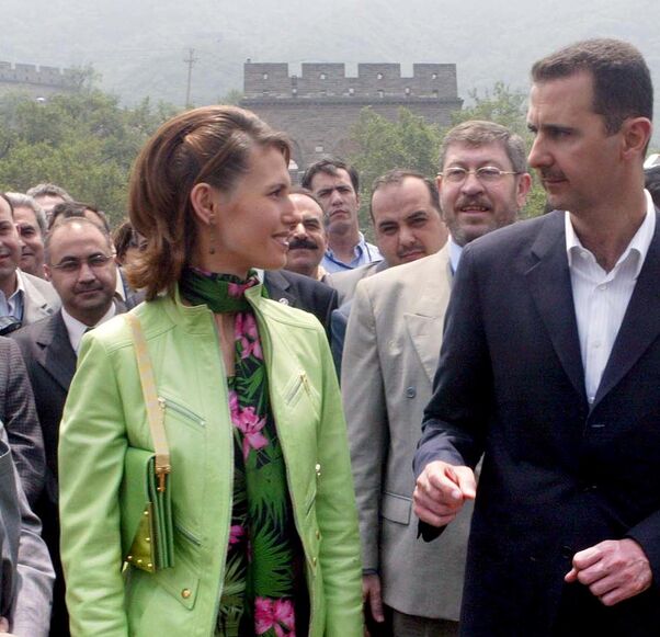  Visiting Syrian President Bashar al-Assad (R) and his wife, Asma, (C) visit the Great Wall near Beijing, on June 22, 2004, during the Middle East leader's first full day in the Chinese capital.