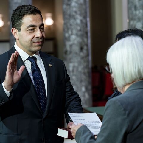 US President Pro Tempore of the Senate Patty Murray (D-WA) swears in US Senate-Designate George Hemly (D-N.J.). 