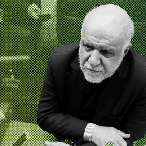 Iran's Oil Minister Bijan Zanganeh talks to journalists at the beginning of an OPEC meeting in Vienna, Austria, November 30, 2017. REUTERS/Heinz-Peter Bader - RC18ECEC9B80