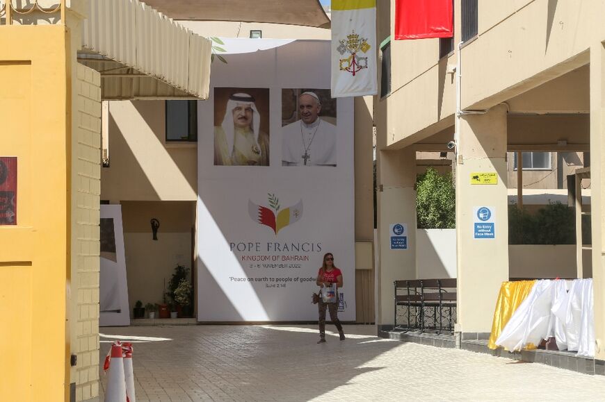 The pope will have a "courtesy visit" with Bahrain's King Hamad bin Isa Al-Khalifa following a welcoming ceremony