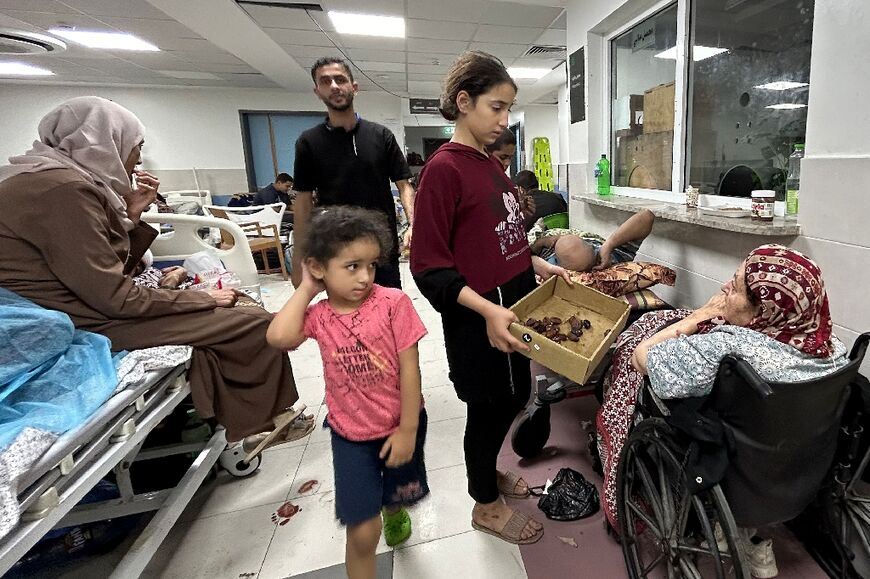 Heavy fighting between Hamas and Israeli forces has raged near Gaza's biggest hospital, Al-Shifa