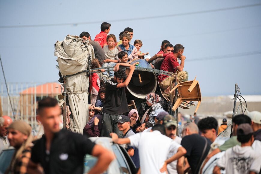 Palestinians flee the area of Tal al-Sultan in Rafah with their belongings following renewed Israeli strikes in the city in the southern Gaza Strip on May 28, 2024