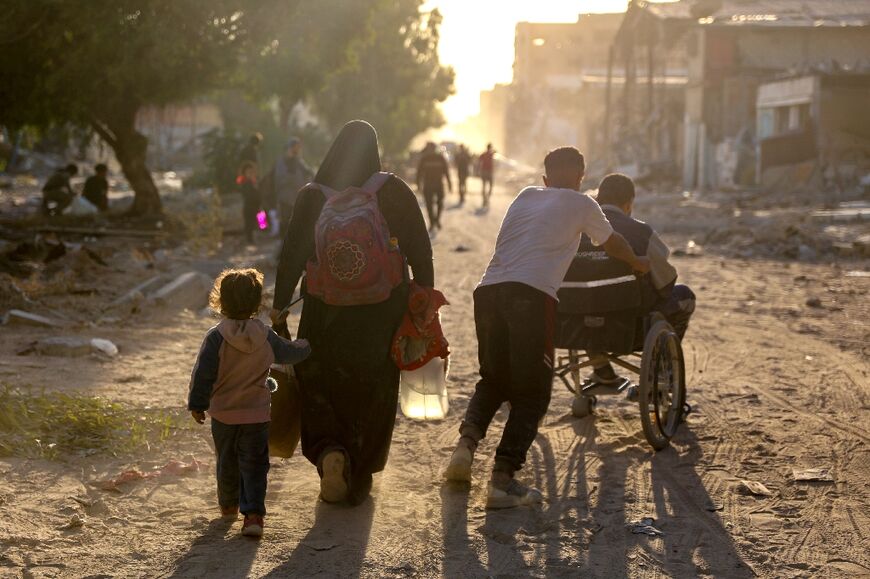 Displaced Palestinians flee Beit Lahia, northern Gaza, on the main Salah al-Din Road 