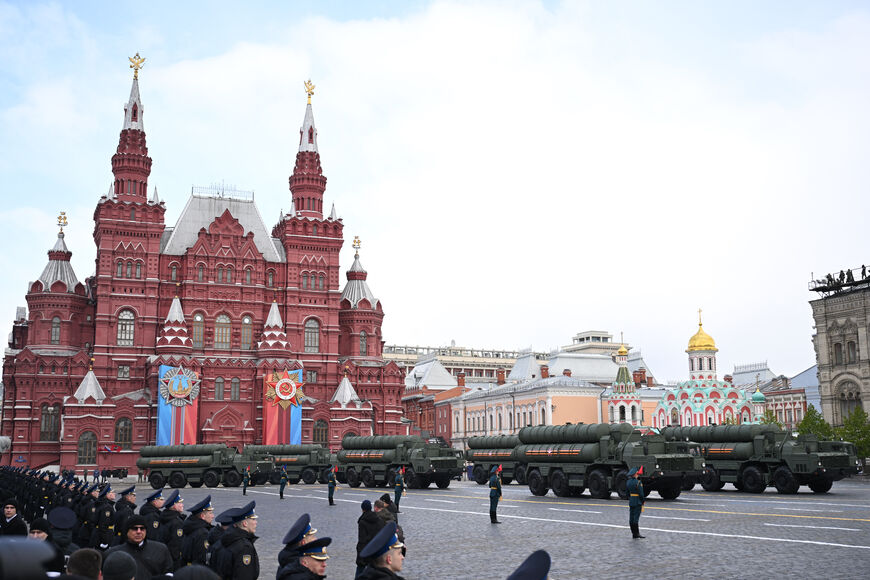 TOPSHOT - A column of Russian missile S-400 Triumf systems drives on Red Square during the Victory Day military parade in central Moscow on May 9, 2024. Russia celebrates the 79th anniversary of the victory over Nazi Germany in World War II. (Photo by NATALIA KOLESNIKOVA / AFP) (Photo by NATALIA KOLESNIKOVA/AFP via Getty Images)