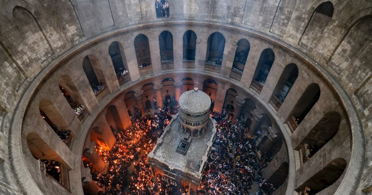 Jerusalem church glows in ‘Holy Fireplace’ ritual attended by 1000’s