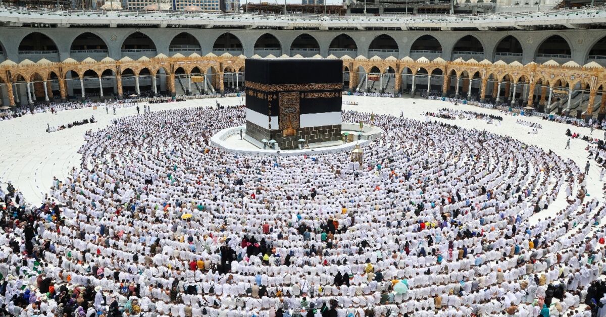 Man arrested after claiming Mecca pilgrimage for queen - Al-Monitor ...