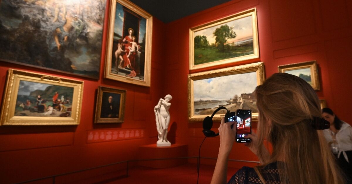 The Musée du Louvre—the world's most popular art museum—saw 72% drop in  visitors last year