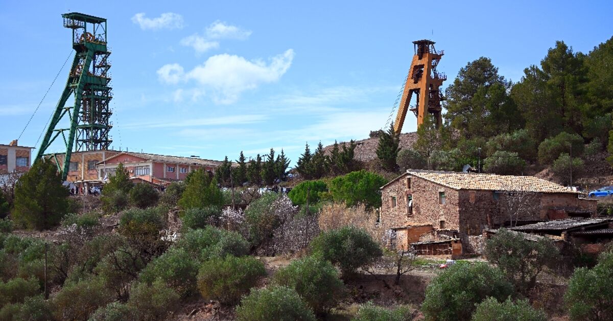 España confirma tres muertos en derrumbe de mina