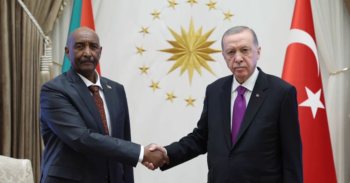 Hartum’da çatışmalar devam ederken Türk Erdoğan Sudanlı Burhan’ı ağırladı