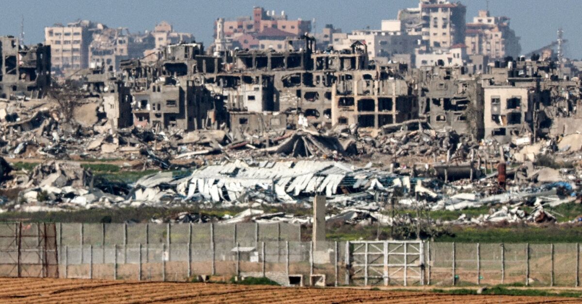 Israel forges buffer zone inside Gaza at risk to civilians: experts ...