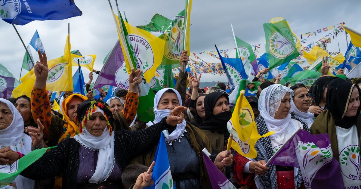 Turkey detains hundreds of Kurds for wearing ‘forbidden’ colors at Nowruz rallies