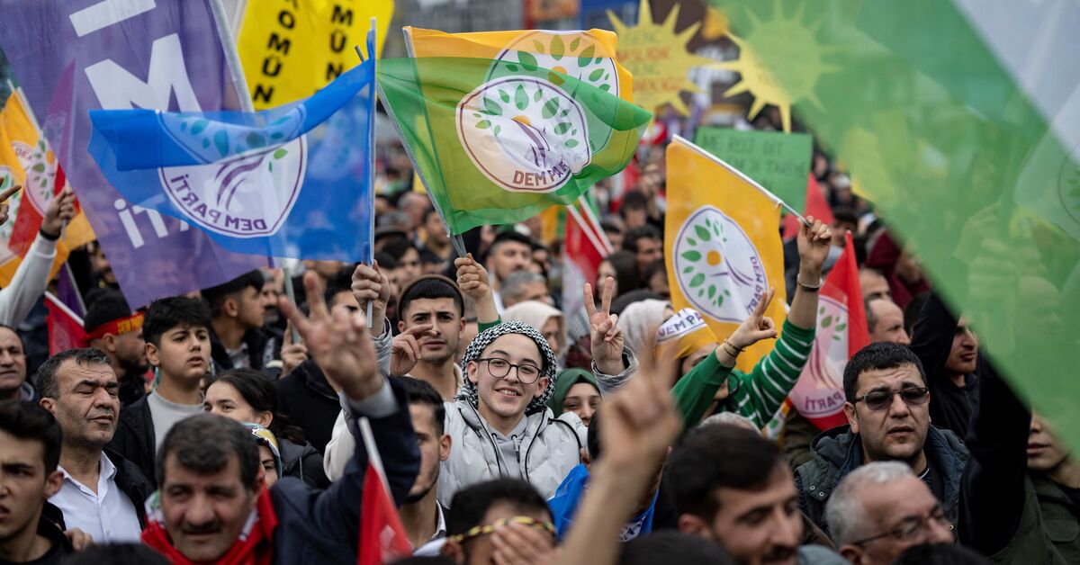 Turkey’s opposition stands with Kurds after sitting Kurdish mayor jailed