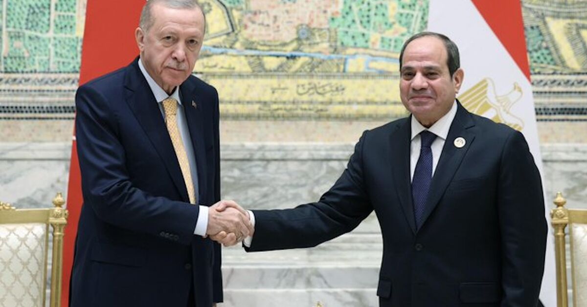 Erdogan is in Egypt and holds his first meeting with Sissi after the fall of Assad